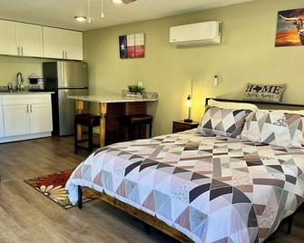 Modern furnished, fully-equipped Studio Appartment in School Neighborhood - Eastland - Спальня