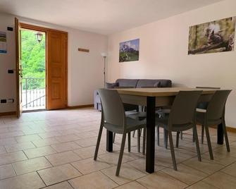 Italo-Svizzero - Chiavenna - Eetruimte