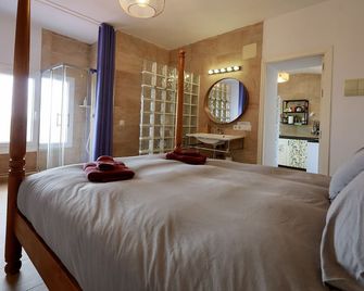 Beach Front Villa Amazing Views - Tarifa - Schlafzimmer