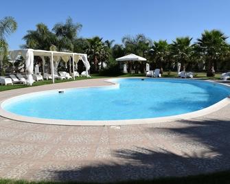Hotel The Queen - Pastorano - Pool