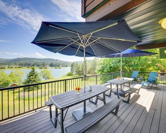 about 10 Mi to Newport Pend Oreille Riverfront Cabin - Newport - Balcón