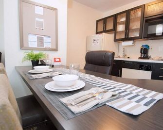 Just What You Were Looking For! 2 Comfortable Units, Kitchenette, Pets Allowed - גארדן גרוב - חדר אוכל