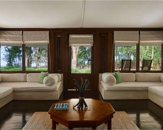 Amanwana - Moyo Island - Living room