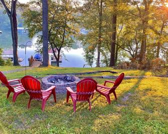 Enjoy fireside sunset & walk to movies, shops, restaurants! - Winchester - Patio
