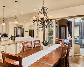 Hot Tub & Views of Pikes Peak - Summit Lodge - Woodland Park - Jídelna