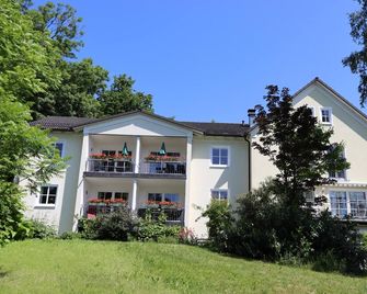 Comfortable apartment 3 (60sqm) with free WiFi and parking spaces - Bad Steben - Building