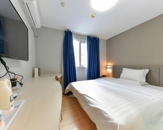 7Days Inn Shenzhen Sea World 2nd - Shenzhen - Bedroom