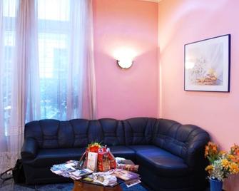 Hotel Pension Arpi - Vienna - Living room