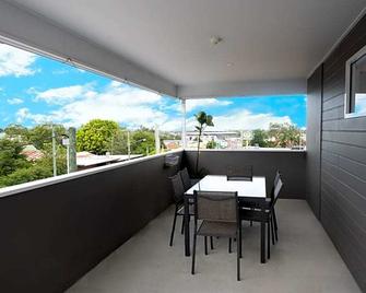 Petrie Mill Motel - Petrie - Balcony