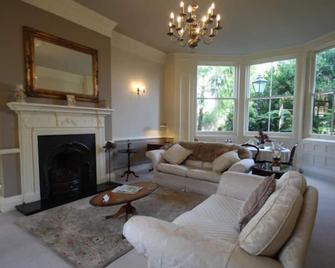 The Dower House Apartments - Lincoln - Living room