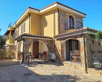 B&B Brezza di Mare (Sea Breeze) - Villasimius - Edificio