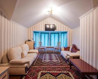 Sunrise Guest House - Osh - Living room