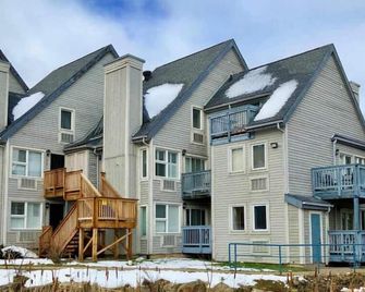 Mountainside Resort Condo at Blue - The Blue Mountains - Будівля