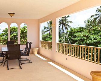Private Oceanfront Villa for Epic Group Getaways - Arecibo - Balcón