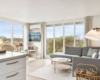 Holiday Home Zina - 600m from the sea by Interhome - Hjorring - Obývací pokoj