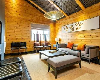 Howard Johnson Life Parkview Yuqing - Qiandongnan - Living room