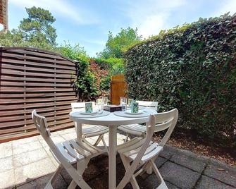 Holiday Home Jardins de l'Océan-1 by Interhome - Saint-Georges-de-Didonne - Patio
