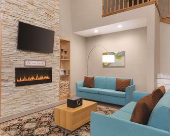 Country Inn & Suites by Radisson, Fairborn S, OH - Fairborn - Vardagsrum