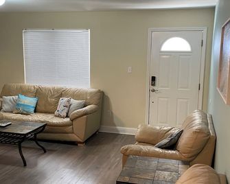 Escape to the Mississipppi Gulf Coast! - Biloxi - Living room