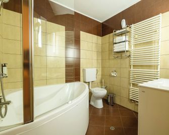 Pensiunea Floarea Soarelui Brasov - 布拉索夫 - 浴室
