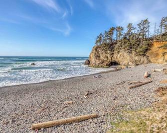 Sweet Studio Cottage with Deck close to Beach and Downtown - Cannon Beach - Playa