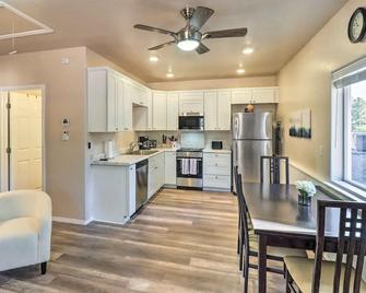Pet-Friendly Heber Escape in the Pines w/ Views! - Heber-Overgaard - Kitchen