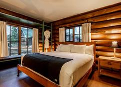 Pine Bungalows - Jasper - Bedroom