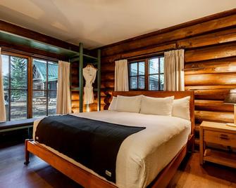 Pine Bungalows - Jasper - Bedroom