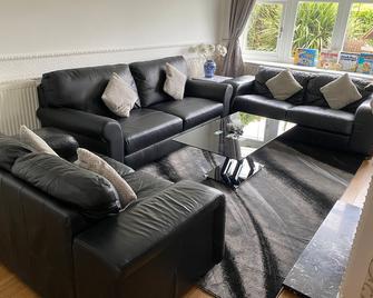 Detached Bungalow II Big Garden II Pet Friendly - Cannock - Living room