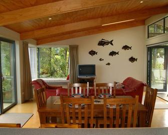 Korora - Kaiteriteri Beach House - Kaiteriteri - Dining room