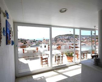 Bonapart Hotel - Cesme - Balcón