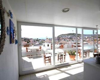 Bonapart Hotel - Cesme - Balcón