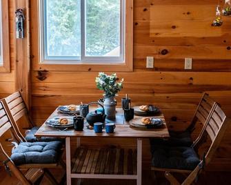 Woodview Cottage - Myers Cave Resort - Cloyne - Dining room