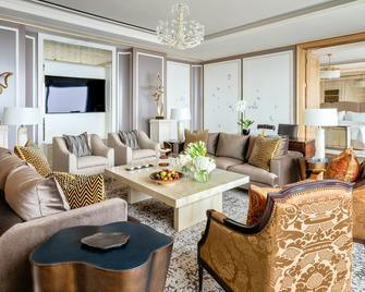 Four Seasons Hotel Jakarta - Jakarta - Living room