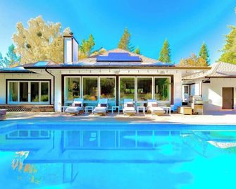 Luxe Villa Estate, Sonoma, Private Creek, Hot Tub, Pool, Bocce - Sebastopol - Zwembad