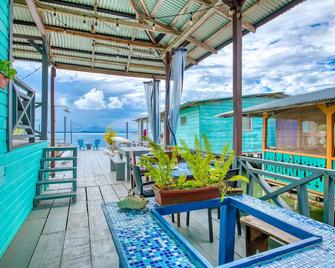 Saigon Bay Bed and Breakfast - Bocas del Toro - Balcón