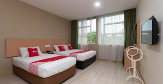 Capital O 89344 Labuan Avenue Hotel - Labuan - Bedroom