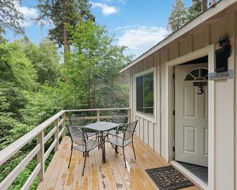 Jaxen - Cabin Masoods Lodge - Boulder Creek - Balcony