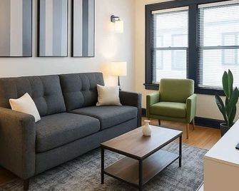 1BR Apartment in Chicago - Chicago - Living room