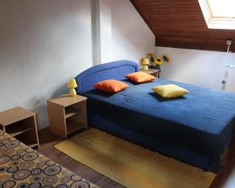 Rooms & Apartment Vinia - Bjelovar - Bedroom