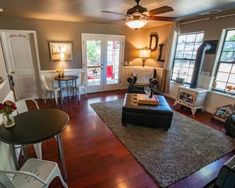 Drakeslanding Inn - Shaver Lake - Sala de estar