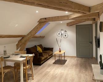 Appartement de charme au pied du Grand Colombier - Culoz - Salle à manger