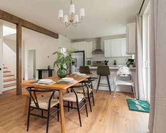 The Evergreen Sanctuary — Luxury in the Olympics - Forks - Jídelna