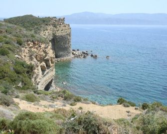 Comfortable vacation country house built in 2009 with panoramic sea views - Foinikounta - Strand