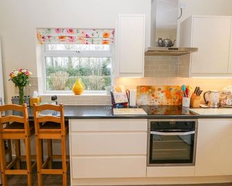 Roselle - Lincoln - Kitchen