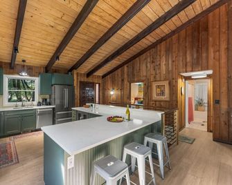 Glenwood Springs Mountain Getaway with Hot Tub and Riverfront - Glenwood Springs