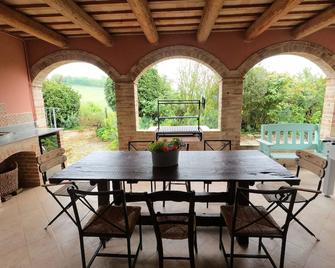 Hilltop villa with air-conditioning, exclusive use of pool, gym & garden - Montottone - Patio