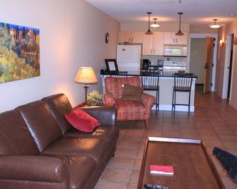 Best Location - 2bd Waterfront #7 (1 Nt Min - Instant Reserve - Checkin Anytime) - Grand Haven - Living room