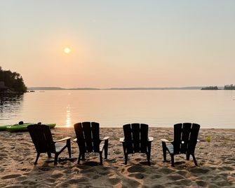 Bowerbird Beach Camp Cabin #2 - Sioux Narrows - Beach