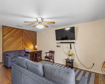 Cozy Huntsville Condo - 2br Near Shsu - Pool - Wifi - Free Parking - Huntsville